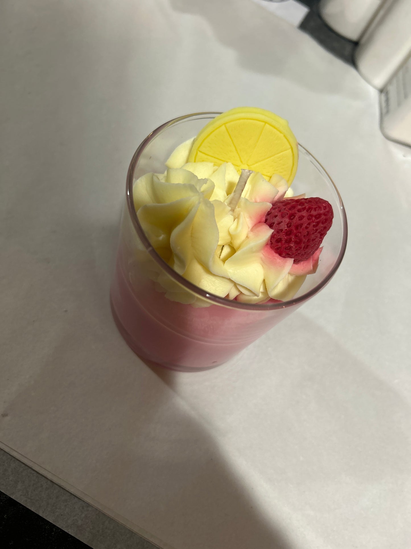 12 oz strawberry lemonade candle